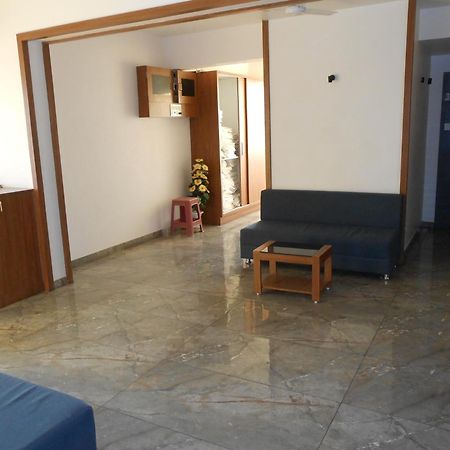 Hotel Crossview Palanpur Ngoại thất bức ảnh