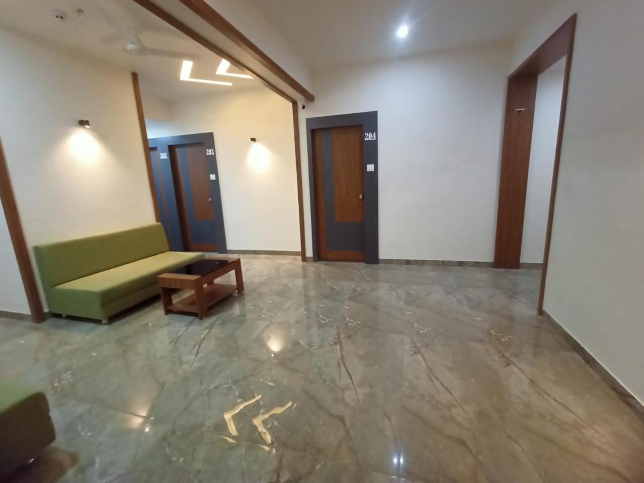 Hotel Crossview Palanpur Ngoại thất bức ảnh