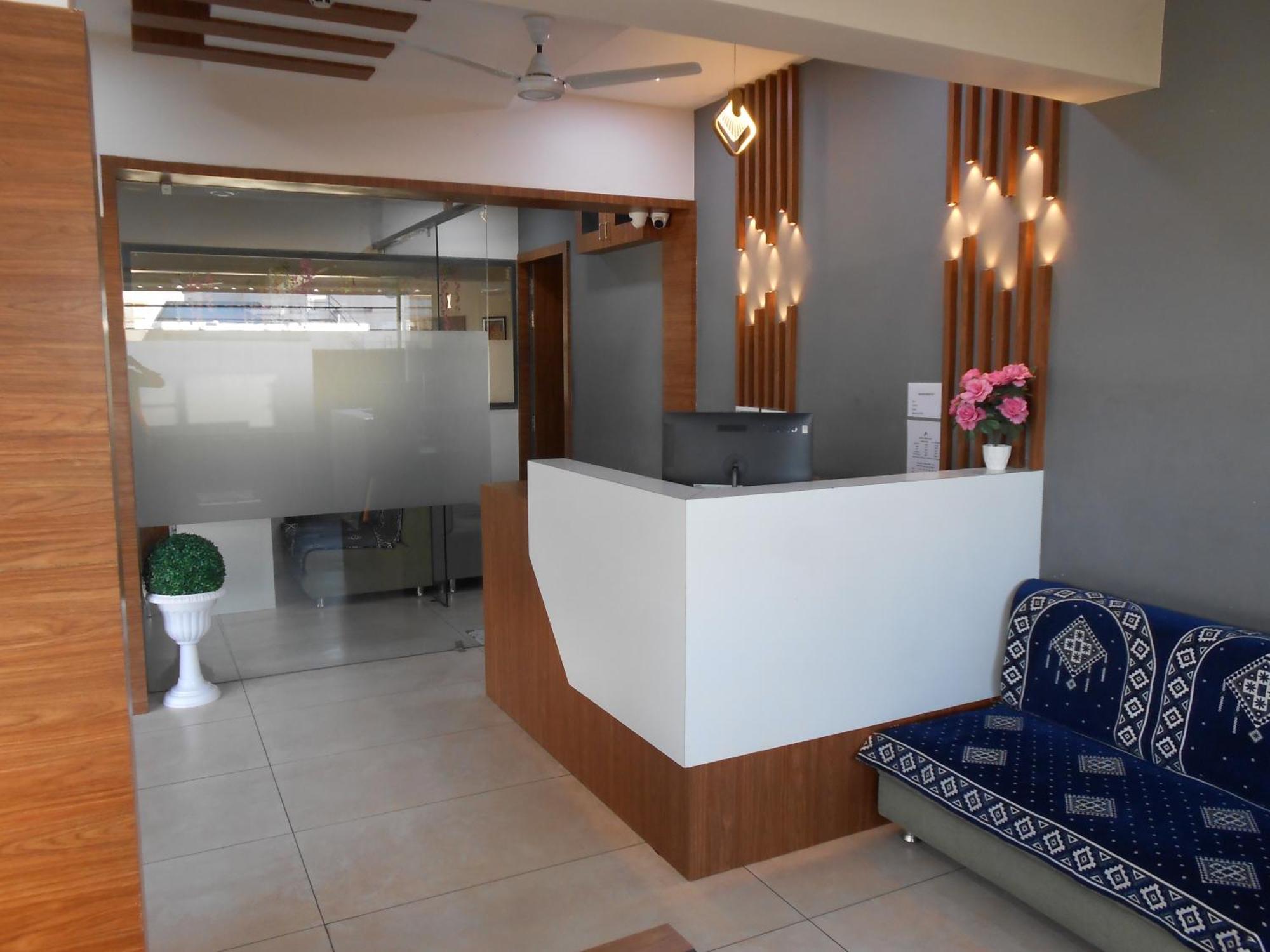 Hotel Crossview Palanpur Ngoại thất bức ảnh