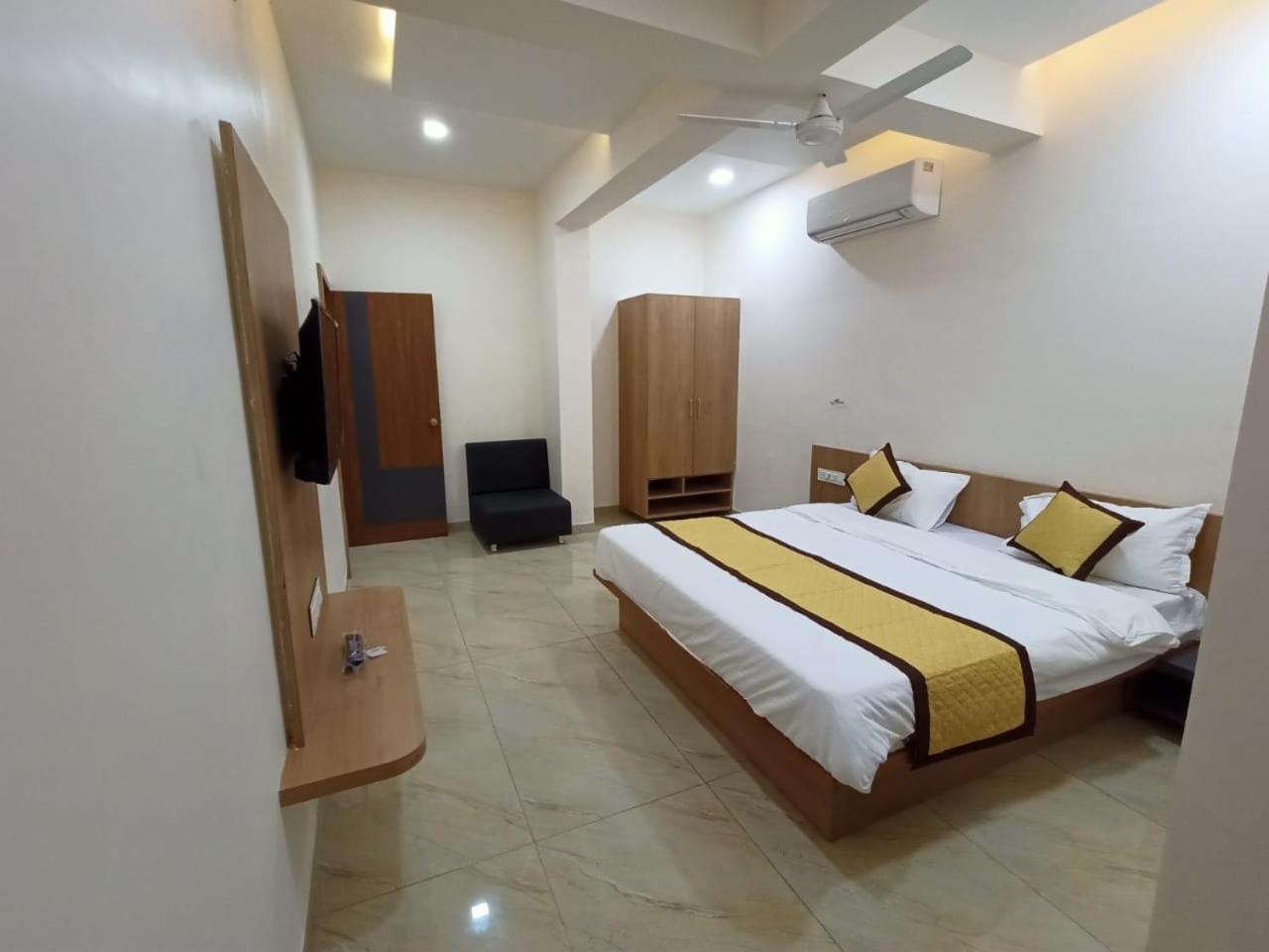 Hotel Crossview Palanpur Ngoại thất bức ảnh