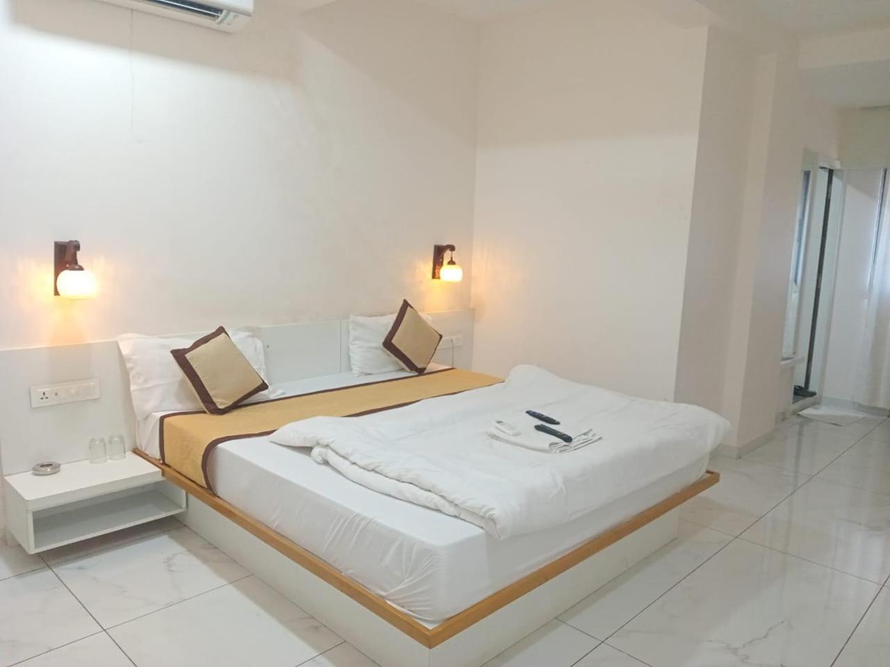 Hotel Crossview Palanpur Ngoại thất bức ảnh