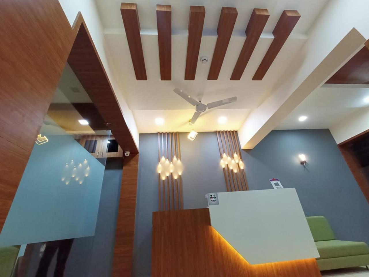 Hotel Crossview Palanpur Ngoại thất bức ảnh