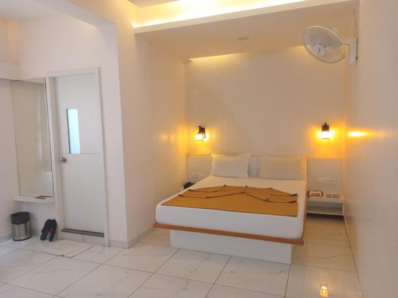 Hotel Crossview Palanpur Ngoại thất bức ảnh